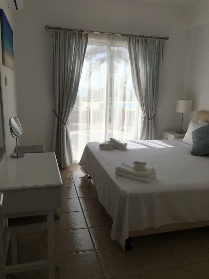 Kings Palace - Fabulous Pool-Side 2 Bed Apartment Paphos Extérieur photo